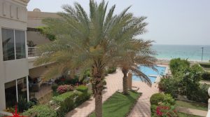 Jumeirah Beach Villa I Direct Beach Access I 4BR + Maids